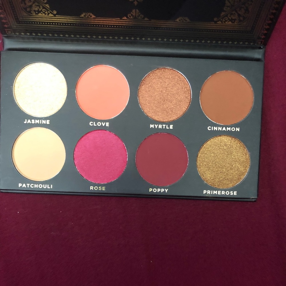 Eyeshadow palette